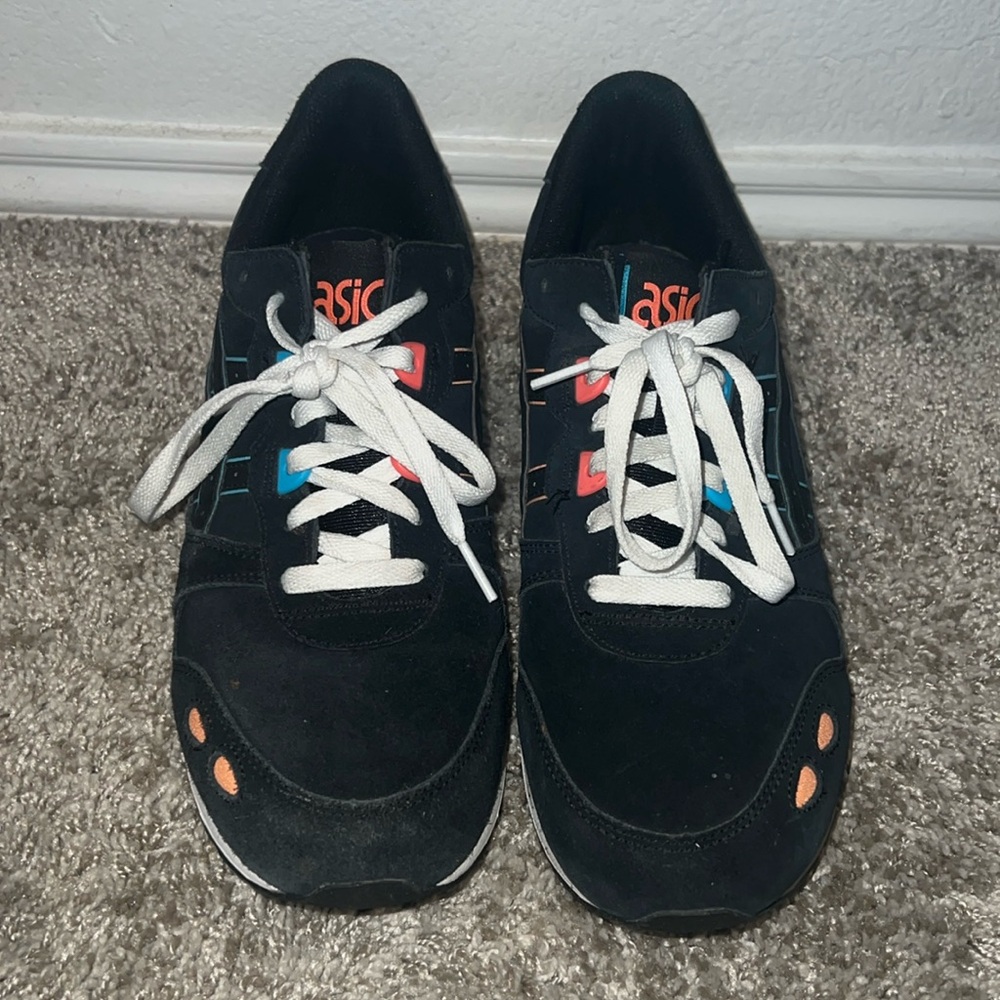 Men’s ASICS size 11 fashion sneaker